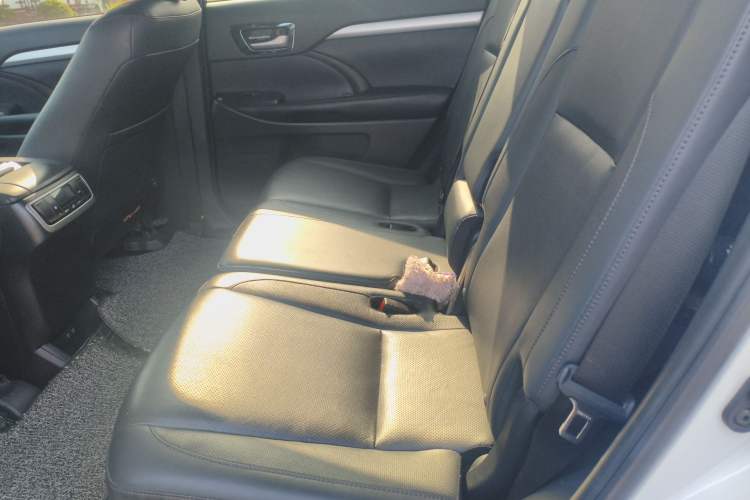 Used Toyota Highlander 2018 2.0T Four-Wheel Drive Luxury Version 7 Seats China VI Standard