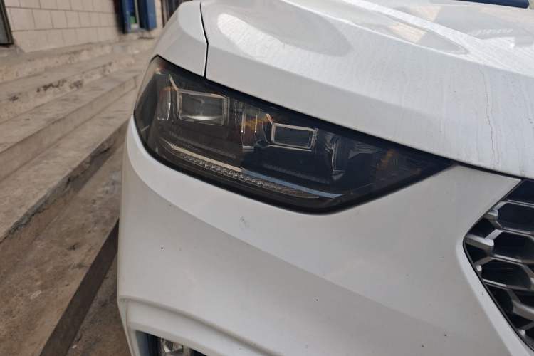 Used Wey VV5 2020 1.5T Two-Wheel Drive Smart Pioneer Right Front Headlight