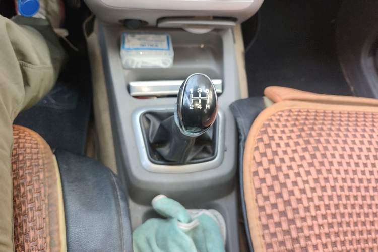 Used BAIC Weiwang M20 2014 1.5L practical type BJ415A Gear Lever