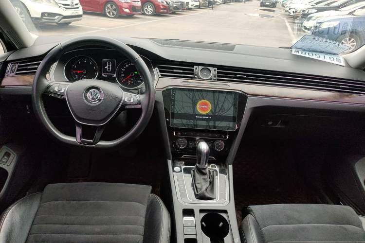 Used Volkswagen Magotan 2018 330TSI DSG Luxury Model Center Console