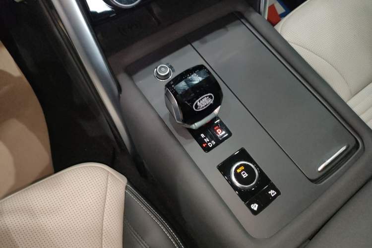 Used Land Rover Discovery 2021 360 PS R-Dynamic SE Gear Lever