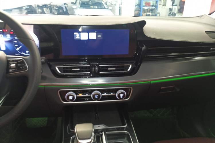 Used Hongqi HS5 2023 2.0T Qixiang Pro Edition
