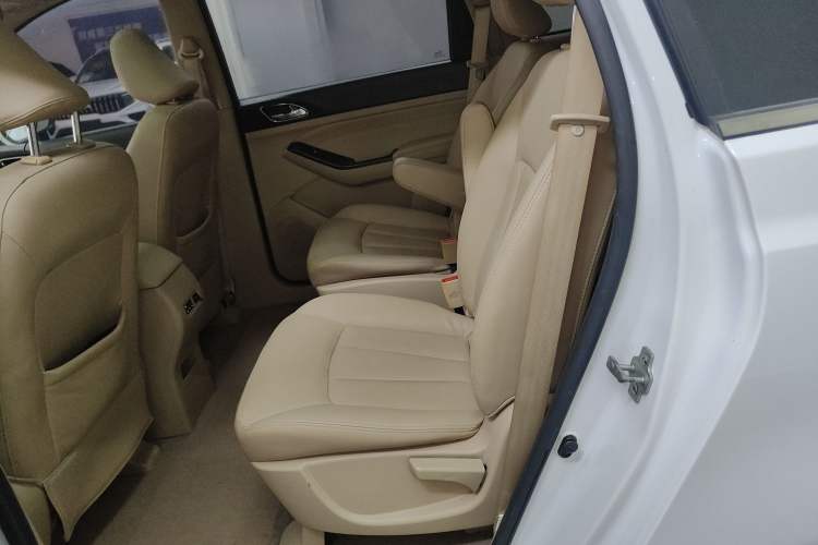 Used Baojun 730 2014 1.5L Manual Luxury Navigation ESP Version 7 Seats