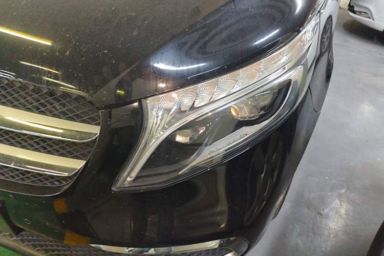 Used Mercedes-Benz V-Class 2016 V 260 L Prestige Extended Edition Left Front Headlight