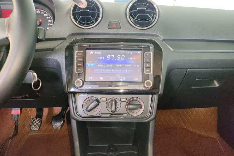 Used Volkswagen Jetta 2017 1.5L Manual Fashion Edition
