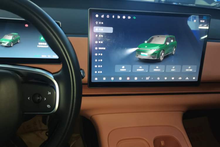 Used Leapmotor C16 2024 All-Electric 520 LiDAR Edition Audio And AC Panel