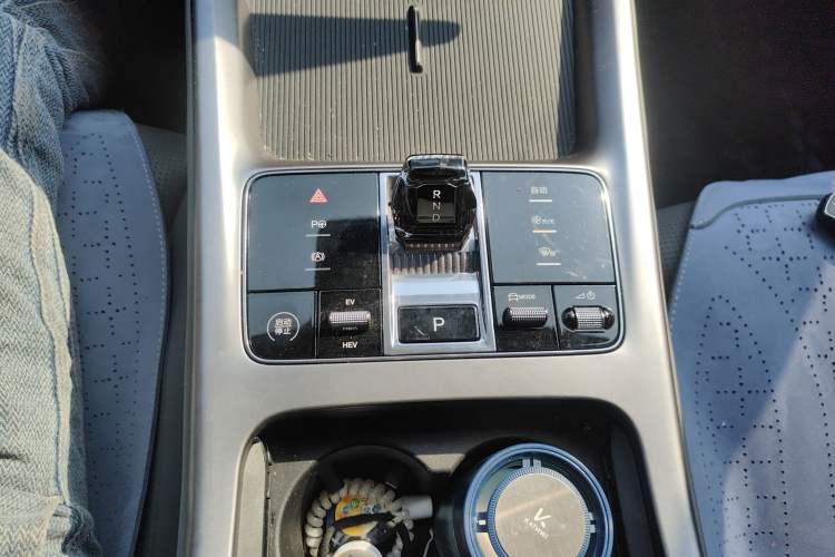 Used BYD Seal 07 DM-i 2025 Intelligent Driving Version DM-i 1.5L 125km Elite Edition Gear Lever