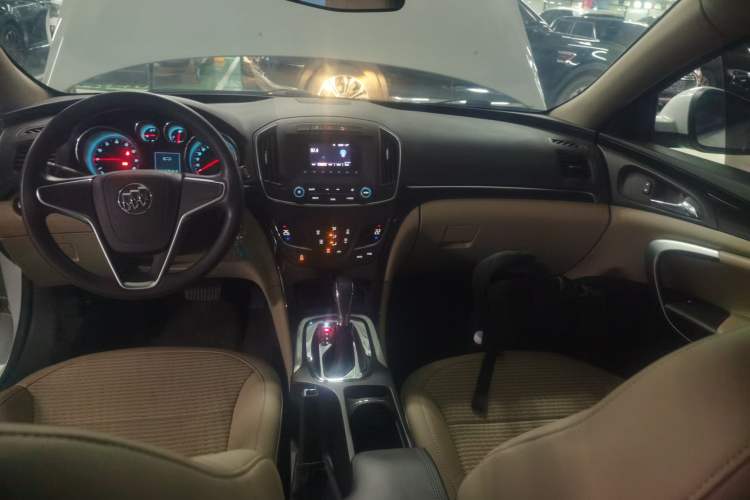 Used Buick Regal 2015 2.0L Leading Fashion Edition