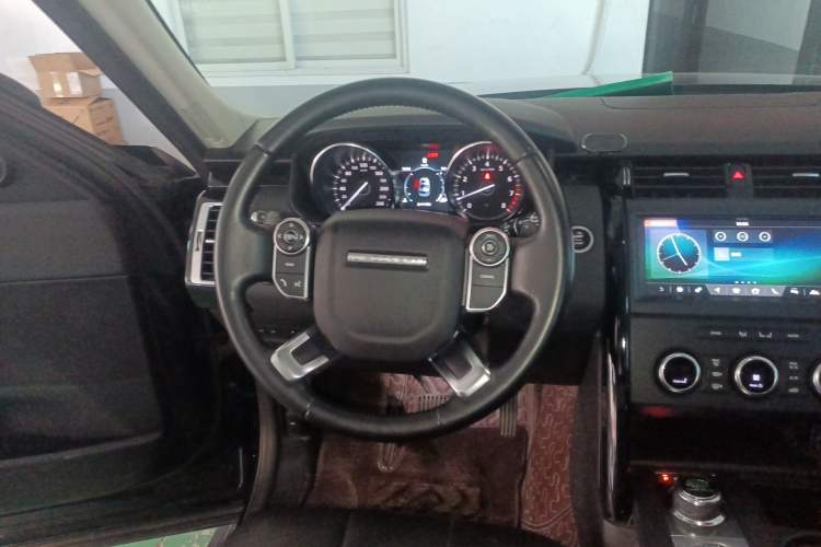Used Land Rover Discovery 2018 3.0 SC V6 SE Steering Wheel
