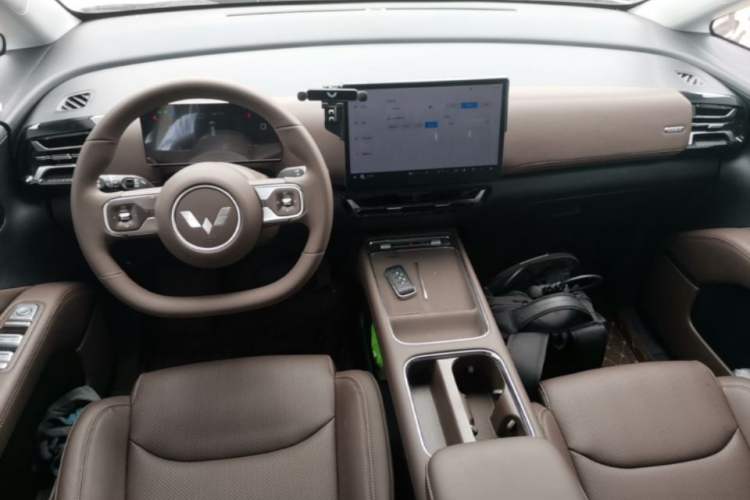 Used Wuling Starlight 730 2025 Model Plug-in Hybrid 125km Luxury Edition
