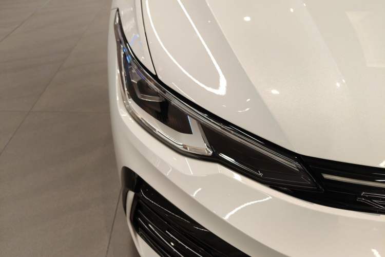 Used Volkswagen Golf 2025 300TSI R-Line Right Front Headlight