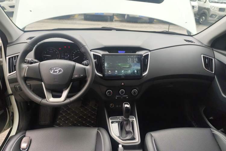 Used Hyundai ix25 2015 1.6L Automatic Two-Wheel Drive Smart GLS Trim Audio And AC Panel