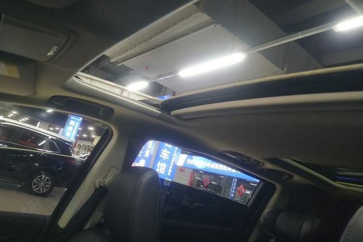 Used Honda Elysion 2022 2.0L eHEV Luxury Edition
