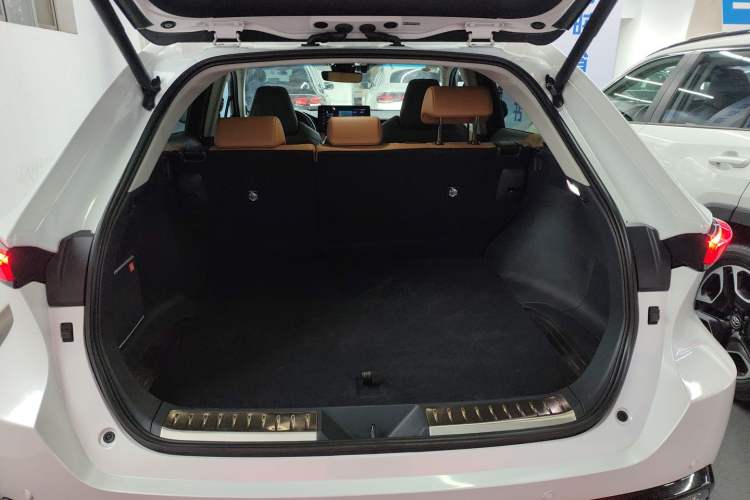 Used Toyota Venza 2022 2.0L CVT Four-Wheel Drive Supreme Edition Trunk