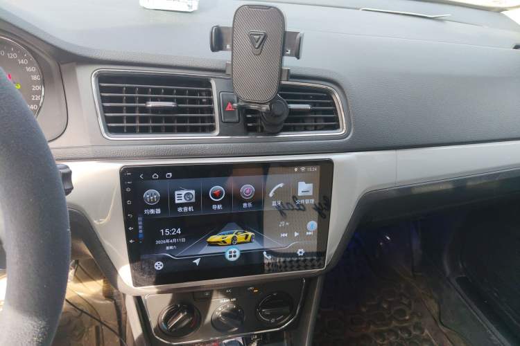 Used Volkswagen Lavida 2015 1.6L Automatic Comfort Edition Audio And AC Panel