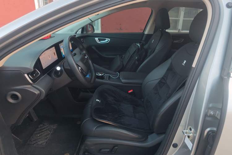 Used Roewe D7 2023 DMH 125km Superior Edition
