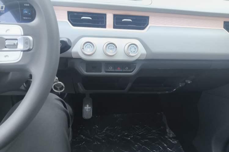 Used Chery New Energy QQ Ice Cream 2022 170km Sundae Phosphate Lithium-Ion