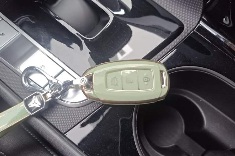 Used Hyundai Elantra 2023 1.5L CVT LUX Prestige Edition Interior 1