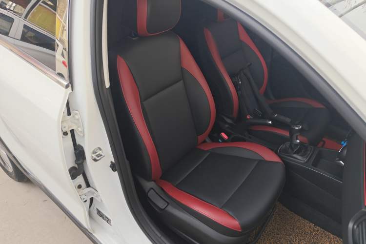 Used Kia KX Cross 2017 1.4L MT GLS Right Front Seat