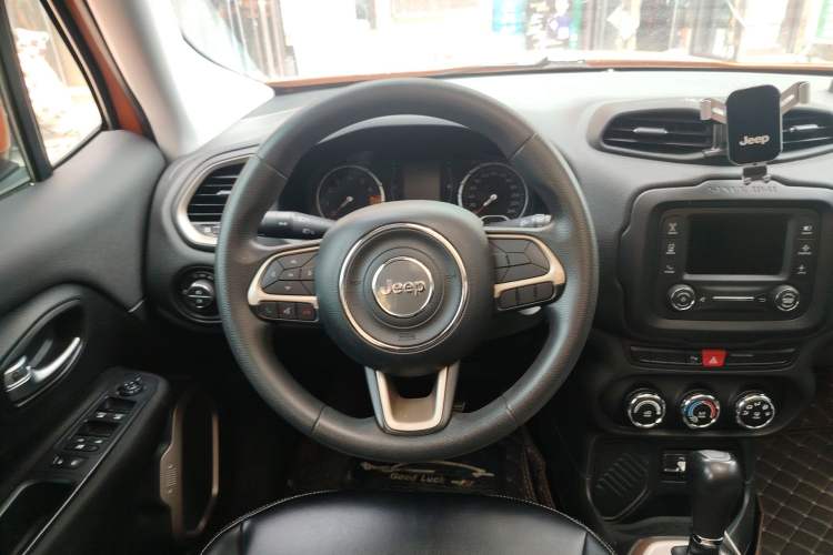 Used Jeep Renegade 2017 180T Automatic High-Energy Version Steering Wheel