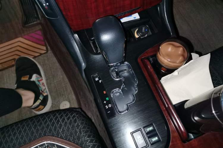 Used Toyota Crown 2010 2.5L Royal Leather Sunroof Navigation Edition Gear Lever