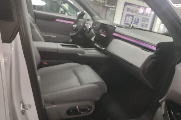 Used Zeekr 7X 2025 100 kWh Long-Range Rear-Wheel Drive with Intelligent Driving Features