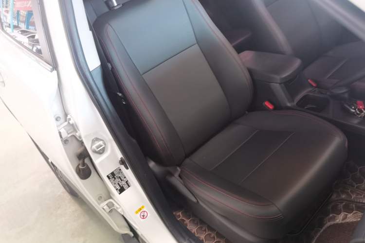 Used Toyota RAV4 2016 2.0L CVT Two-Wheel Drive Fashion Edition China V Standard Right Front Seat