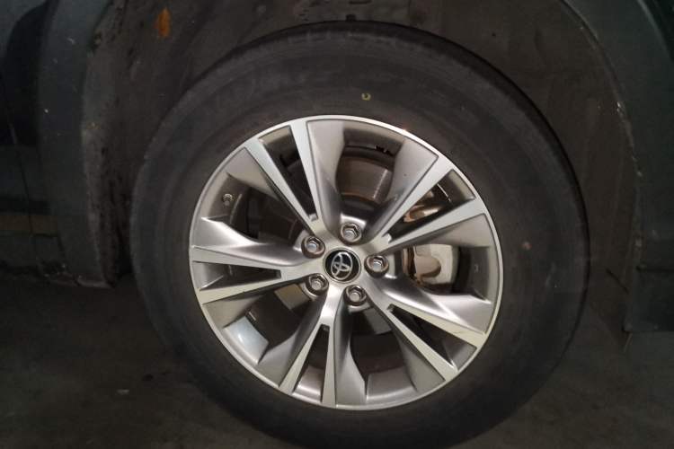 Used Toyota Highlander 2018 2.0T Two-Wheel Drive Elite Edition 7 Seats Emission Standard China V
