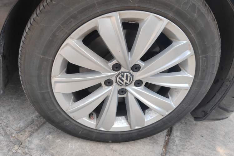 Used Volkswagen Passat 2020 330TSI Elite Edition China VI Right Front Wheel Hub