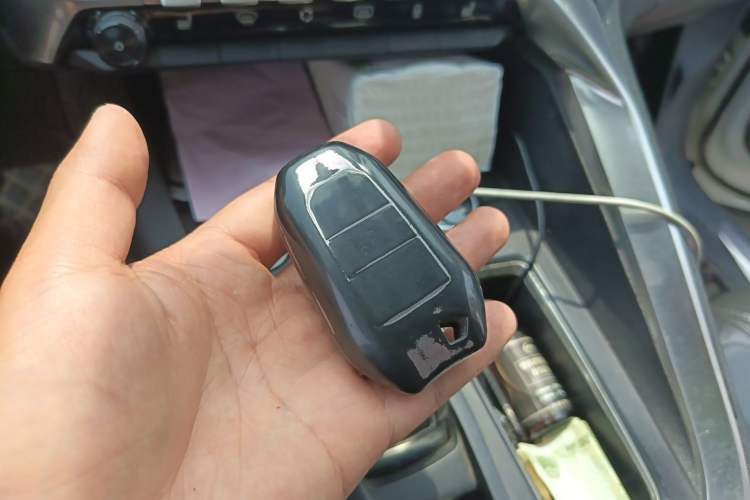 Used Peugeot 5008 2017 380THP 7-Seater Luxury Edition Vehicle Key