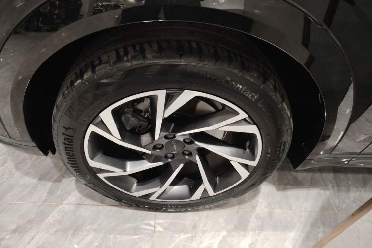 Used Lynk & Co 09 2021 2.0T Halo Six-Seater
