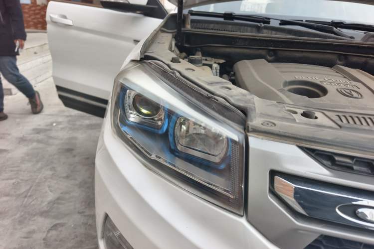 Used CHANGAN CS75 2016 2.0L Manual Luxury Version China V Standard Right Front Headlight