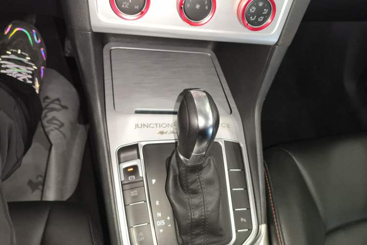 Used Volkswagen Golf Sportsvan 2016 180TSI Automatic Trend Model Gear Lever