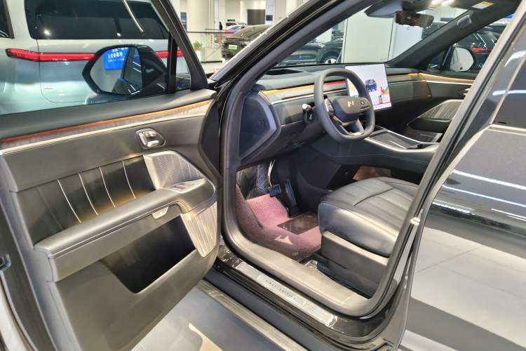 Used ONVO Luxeed L90 2025 Model—Ultra Six-Seater Version
