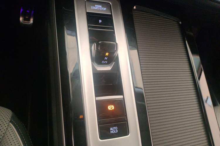 Used Volkswagen Tavendor 2024 380TSI All-Wheel Drive R-Line Cruise Edition
