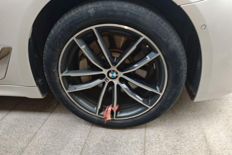 Used BMW 5 Series New Energy 2021 535Le Pioneer Edition M Sport Package Right Front Wheel Hub