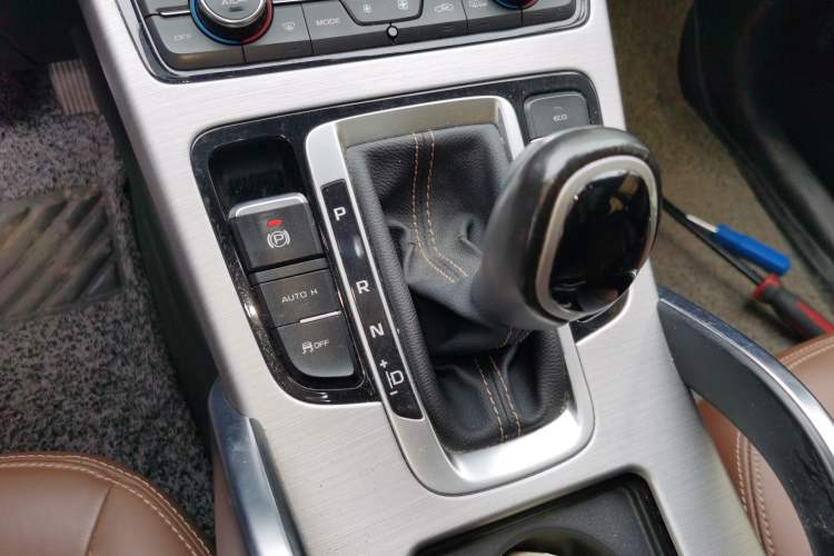 Used Geely Auto Emgrand X7 Sport 2016 1.8TD Automatic ZhiZun Version
