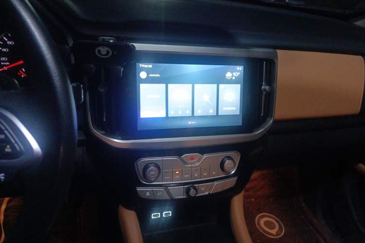 Used Great Wall Poer 2021 2.0T Global Version Automatic Gasoline 4x4 Sporty Standard-Box Trailer Edition GW4C20B Audio And AC Panel