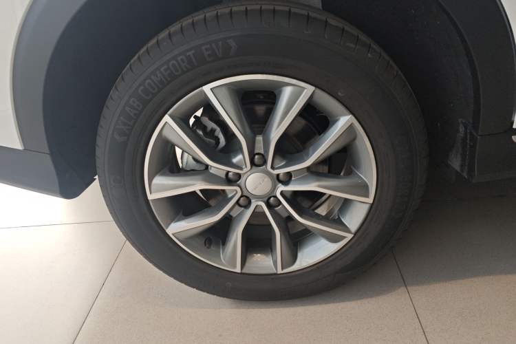 Used Roewe RX5 2023 PLUS 330TGI Automatic Trendsetting Smart Edition