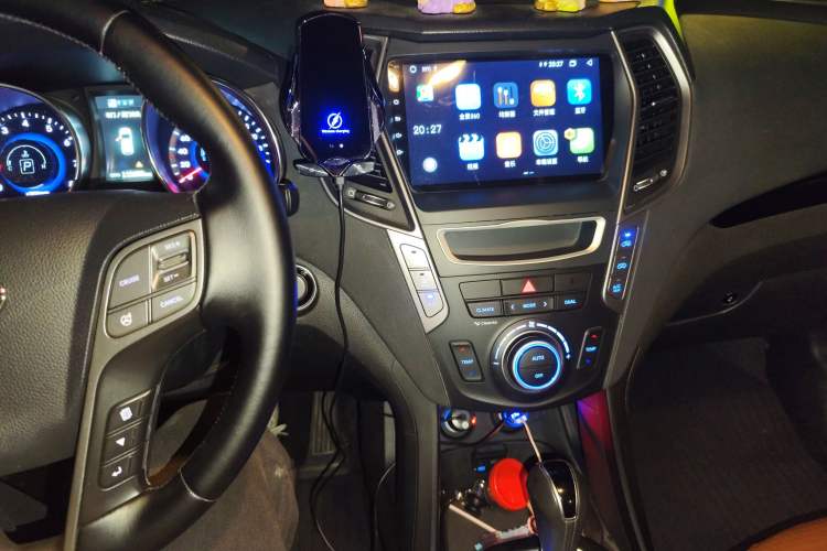 Used Hyundai Santa Fe 2013 Revised Version 2.4L Automatic All-Wheel Drive Luxury Trim