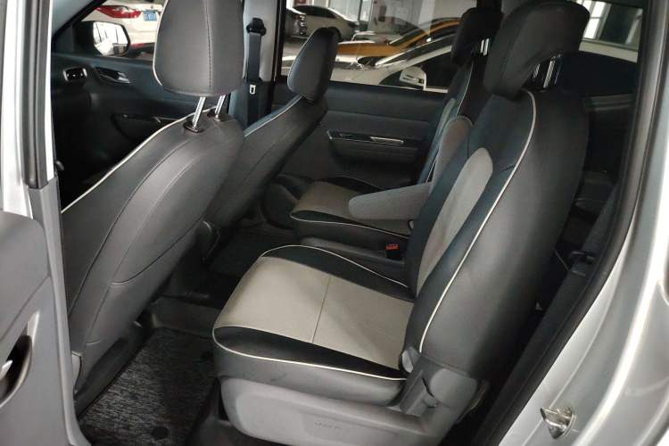 Used Wuling Hongguang New Energy 2025 Extended-Range Hybrid 50KM Comfort Version Left Rear Seat