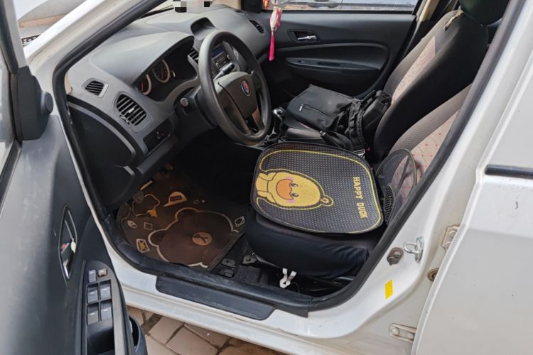 Used Geely Auto Diamond 2014 Sedan 1.5L Manual Entry-Level Model Driver Seat