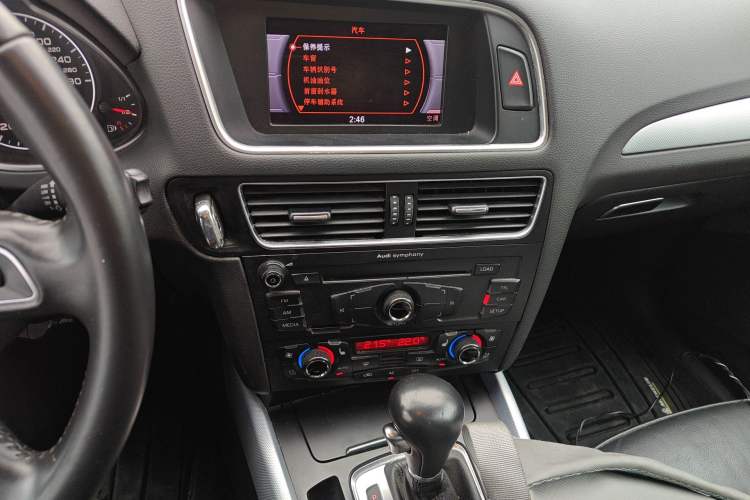Used Audi Q5 2012 2.0TFSI Technology Model Audio And AC Panel