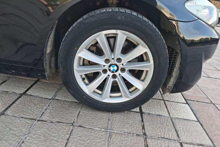 Used BMW 5 Series 2013 525Li Leading Model
