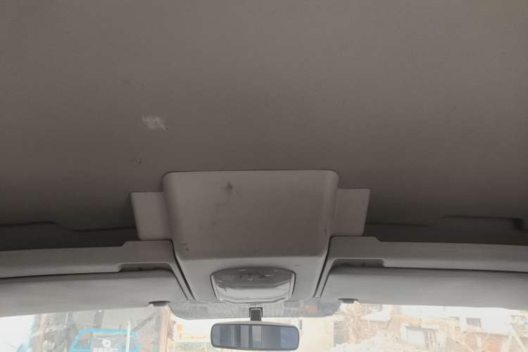 Used Dongfeng Yufeng 2023 V9+ 2.0T Manual Front-Wheel-Drive Multi-Function Mid-Roof Van with 7/8/9 Seats
