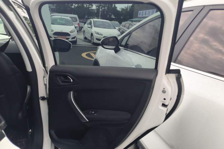 Used Peugeot 2008 2014 1.6L Manual Fashion Edition