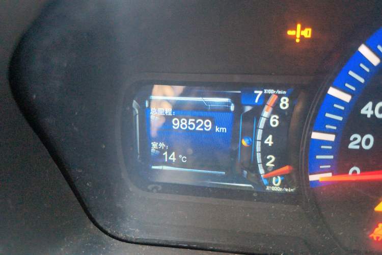 Used BYD G6 2013 2.0L Manual Luxury Version
