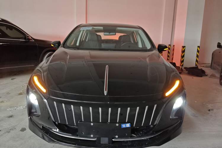 Used Hongqi E-QM5 2023 Base Travel Edition
