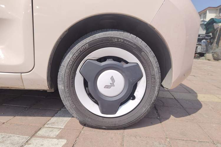 Used Wuling Hongguang MINIEV 2021 Macaron Sandwich Model 170 km Lithium Ternary Right Front Wheel Hub