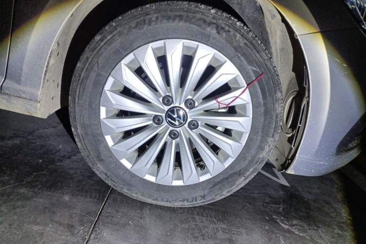 Used Volkswagen Lavida 2021 1.5L Automatic Comfort Edition Right Front Wheel Hub